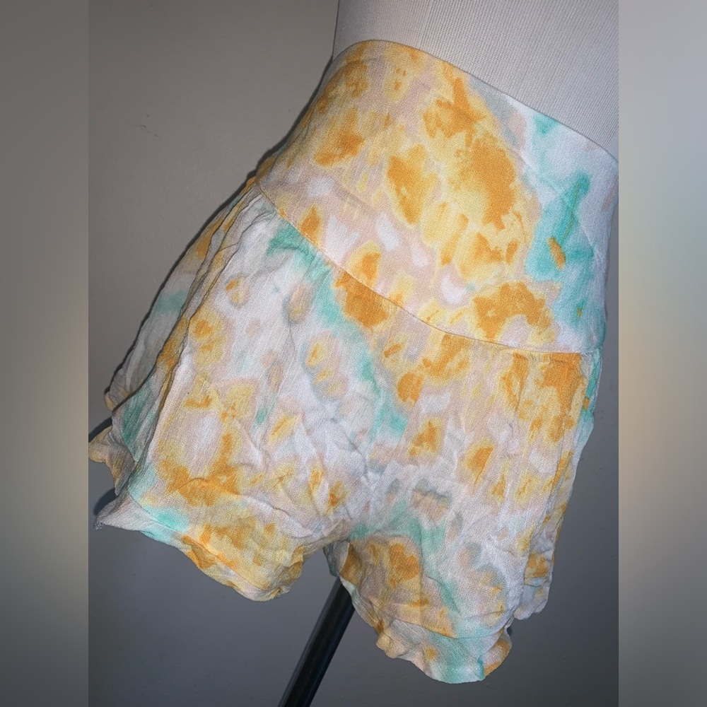 Altar’d state spring Ruffle shorts - Picture 3 of 6